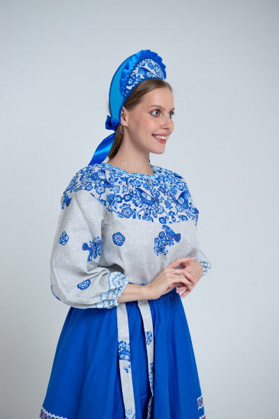 Славянское платье с белыми рукавами