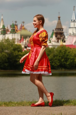 Платье русско-народное "Кадриль", атласное красное женское c пышной юбкой